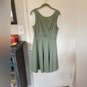 Elegant Green Sleeveless Dress